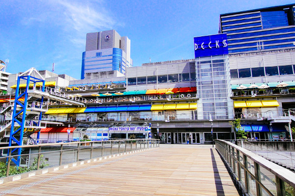 Decks Tokyo Beach